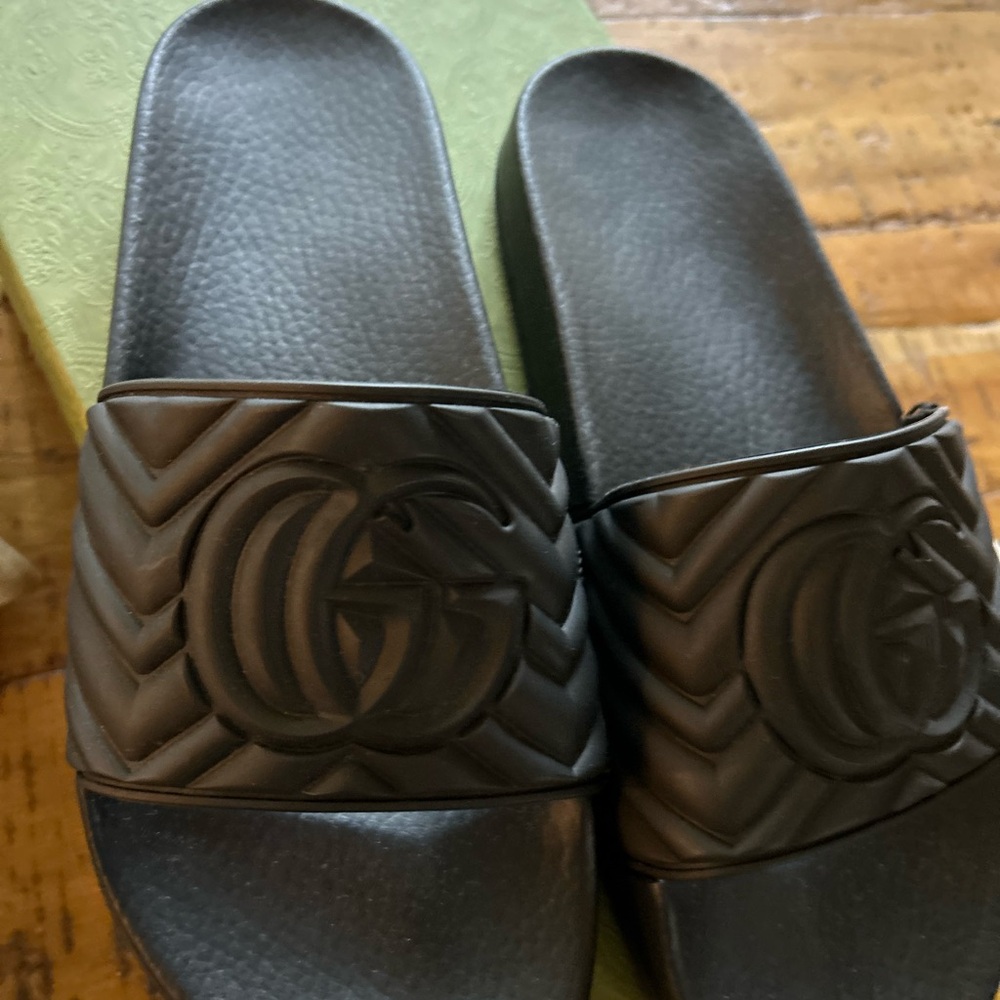 Gucci Black Rubber Logo Slide Sandals